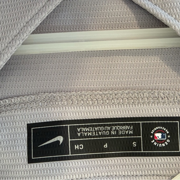 Authentic Nike Men's Gray New York Yankees Button-Up baseball Jersey - Picture 5 of 6